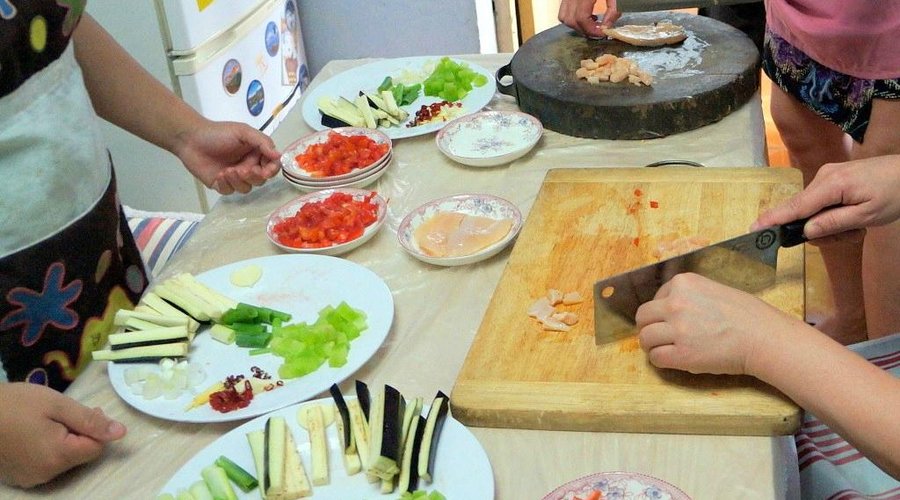 guess what they are cooking