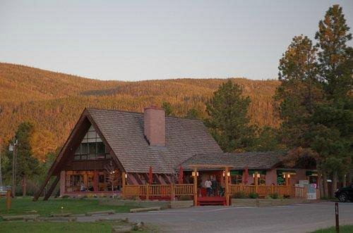 red canyon lodge dining room