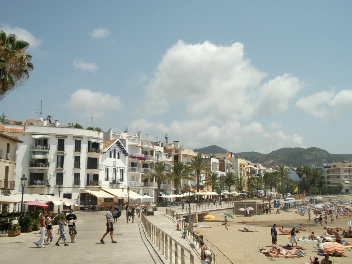 PLAYA DE LES DEVESES (SITGES) CATALUÑA ESPAÑA