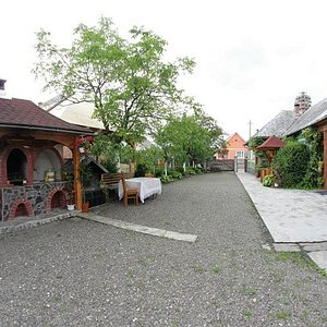 Guesthouse Ileana in Sapanta, image may contain: Villa, Neighborhood, Backyard, Street