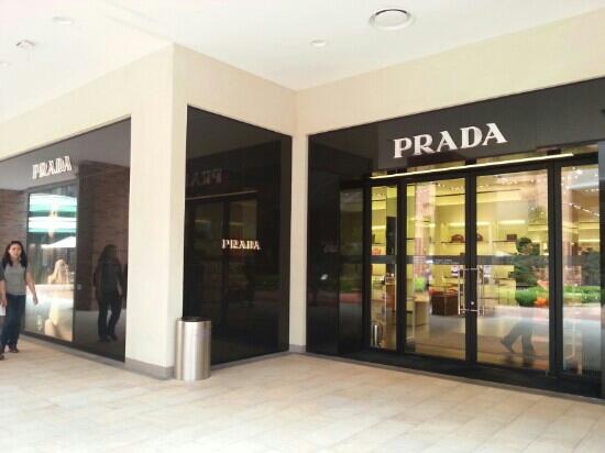 premium outlet prada