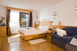 Room & Suite