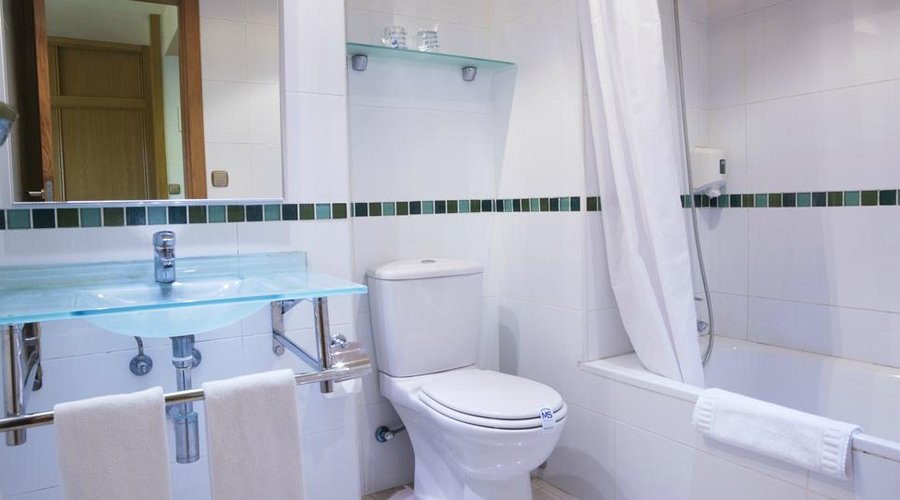 Studio bathroom