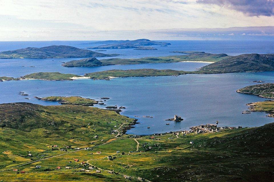 Остров барра. Город Барра Шотландия. Isle of Barra.. Шотландия остров Барра жил кагдата мальчик.