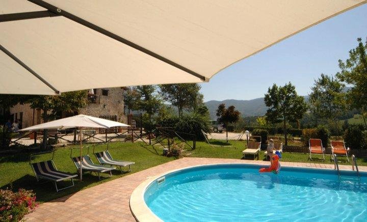 Piscina attrezzata