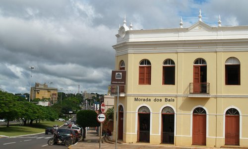 Vista externa, pela Avenida