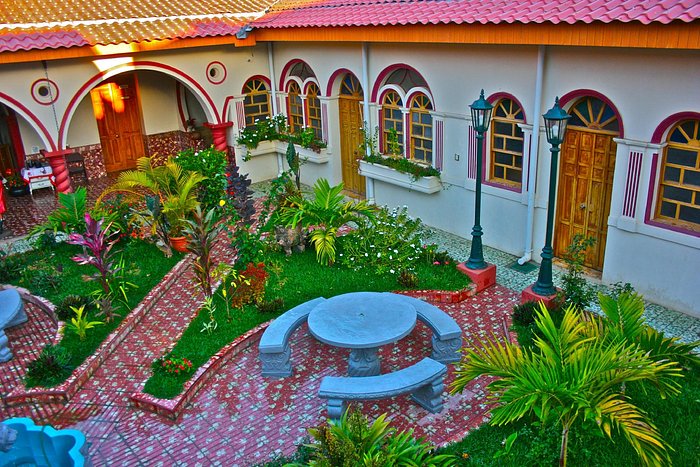 HOSTAL LAS FLORES - Prices & Hostel Reviews (Chalchuapa, El Salvador)