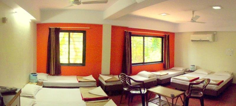 FAMILY ROOM AC 7 BED