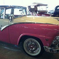 Classic Crown Victoria with glass top "Vicky"