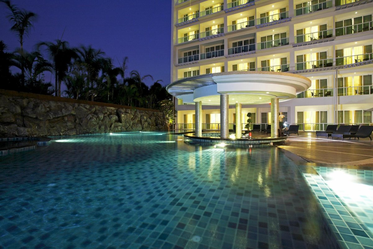 Centara Nova Hotel Pattaya Pool Pictures & Reviews - Tripadvisor