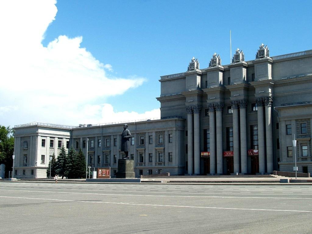 Куйбышево самара. Площадь Куйбышева. Г Самара площадь Куйбышева. Площадь Куйбышева Самара самая большая. Театр оперы и балета Самара памятник Куйбышеву.