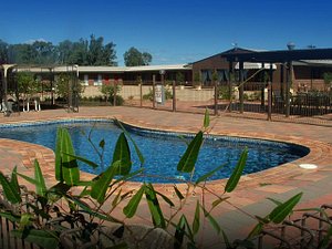 Newell Motor Inn Narrandera in Narrandera, image may contain: Resort, Hotel, Villa, Backyard