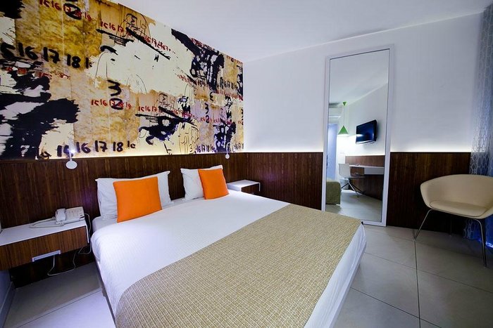 Lance de escada para chegar ao apartamento de final zero. São dois. -  Picture of Paamonim Hotel Jerusalem - Tripadvisor