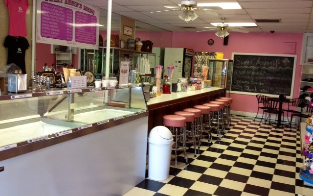 Come into Sweet Annie's and experience the charm and fun of an old fashioned ice cream parlour!