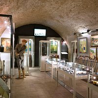 Historisches Kellergewölbe aus dem frühen 13. Jahrhundert