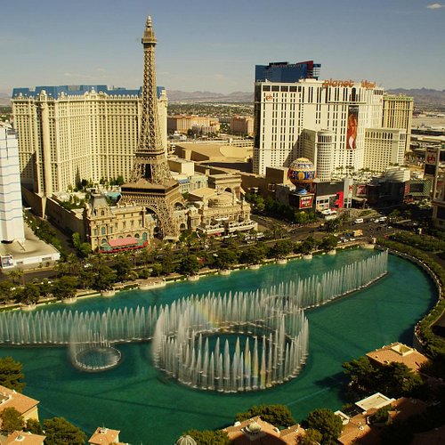 29 Essential Things to Do in Las Vegas (+ Easy Day Trips)