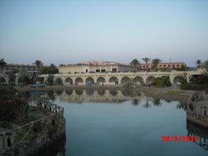 حمام السباحة والشاطئ