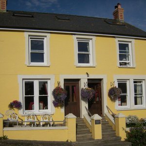 Hampton House B&B Trefin external view