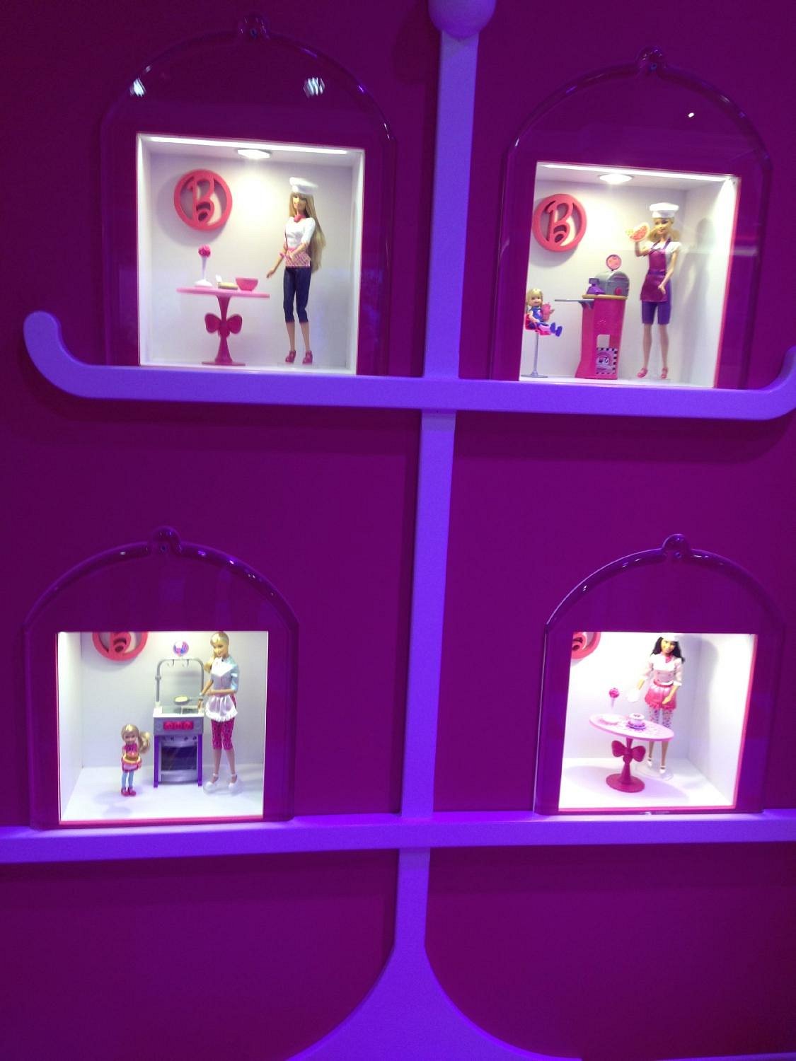 And here's Barbie's dream house from the movie vs. the dream house you can  build IRL: in 2023