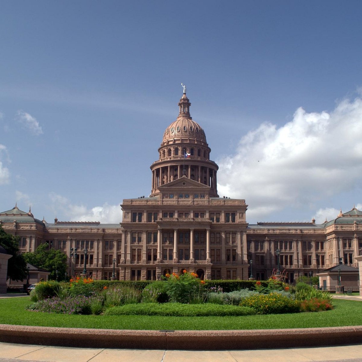 can you visit the state capitol