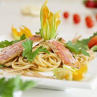 ... Fettuccine con Filetti di Triglie e Fiori di Zucchine
