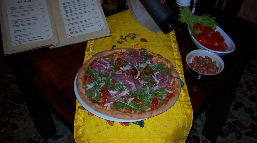 pizza della casa "Millennium"
