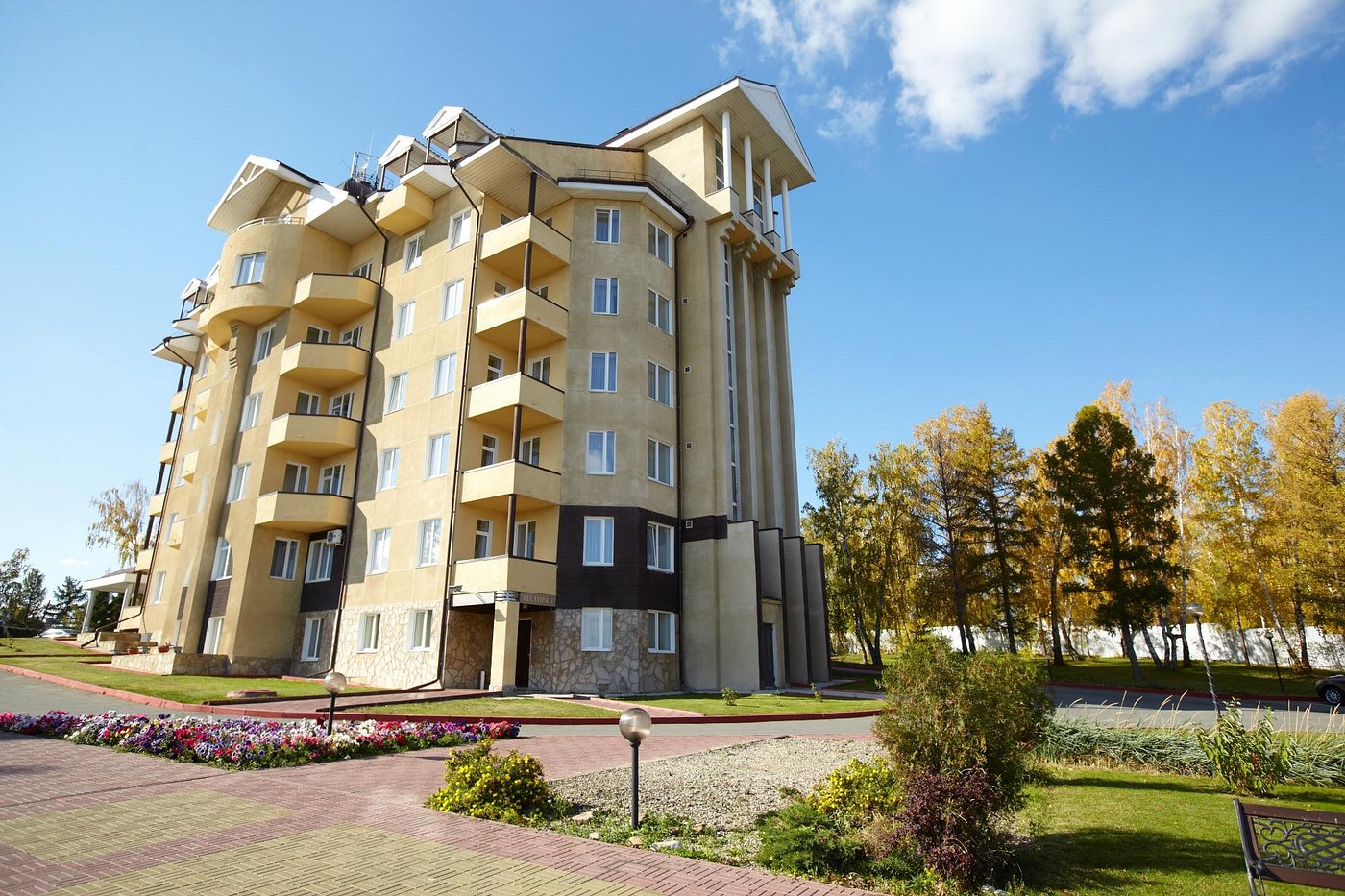 Сайт смолино парк. Смолино парк Челябинск. Смолино парк отель. Сквер Смолино Челябинск. Отель Смолинопарк в Челябинске.