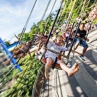 Svinggyngerne i Tivoli Friheden