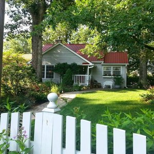 Front view of the McCoy Place B & B