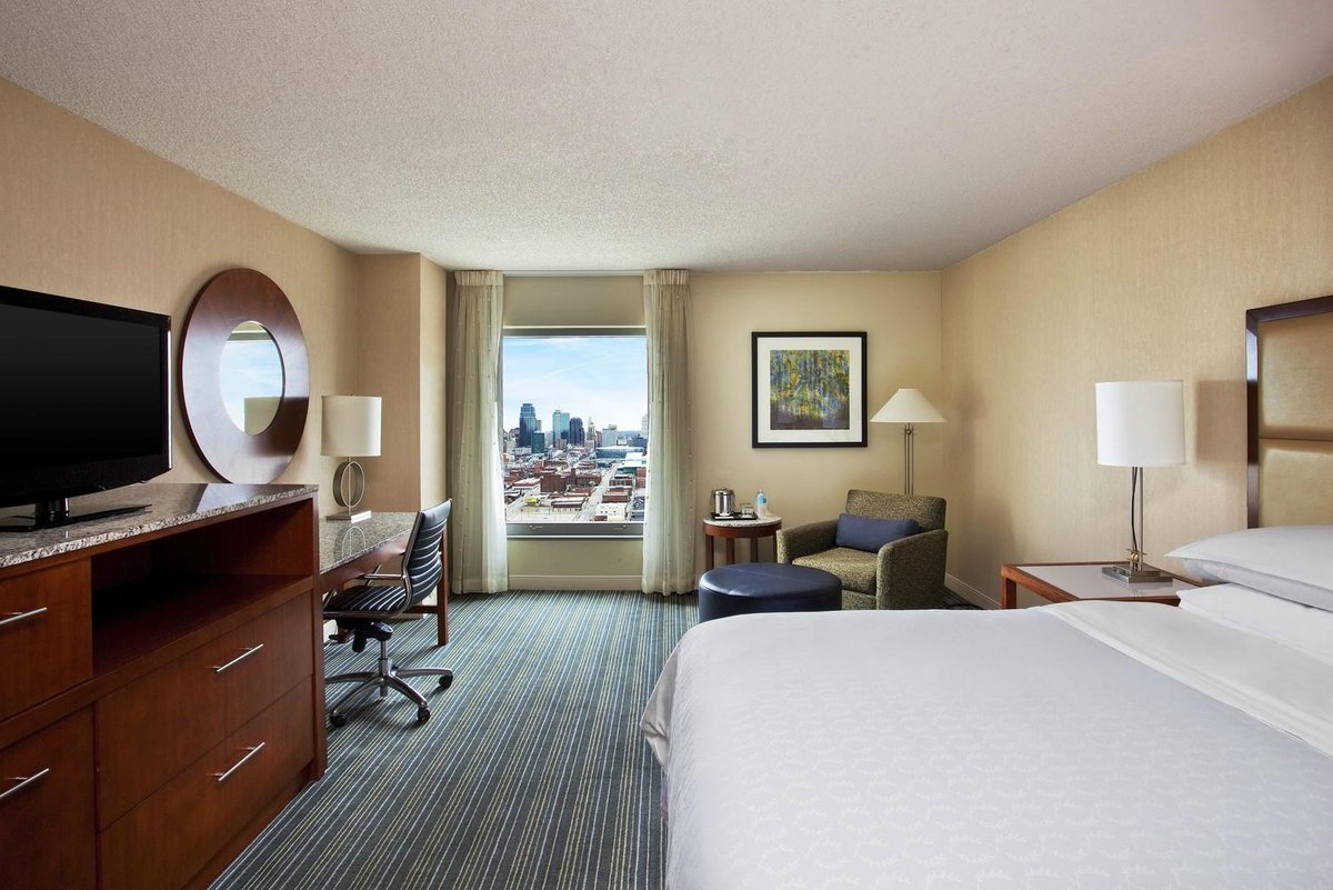 Sheraton Kansas City Hotel at Crown Center - hotel rooms