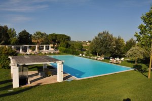Pool & Beach