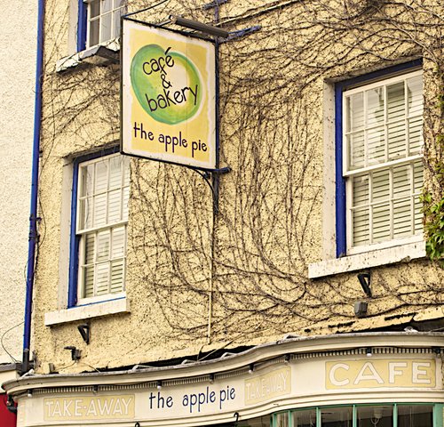 ROOMS AT THE APPLE PIE - UPDATED 2024 B&B Reviews & Price Comparison ...