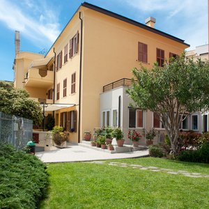 Vista sulla casa dal giardino