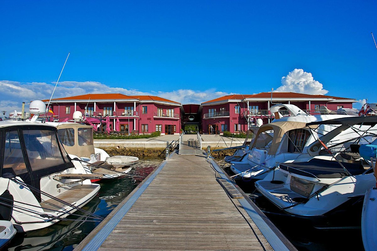 Villa nautica. Marina Restaurant Novigrad Хорватия. Nautica Hotel. Nautica Hotel Turkey. Villa Nautica Map