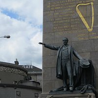 Parnell Monument : Close-up