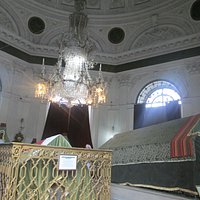 Türbe İçi