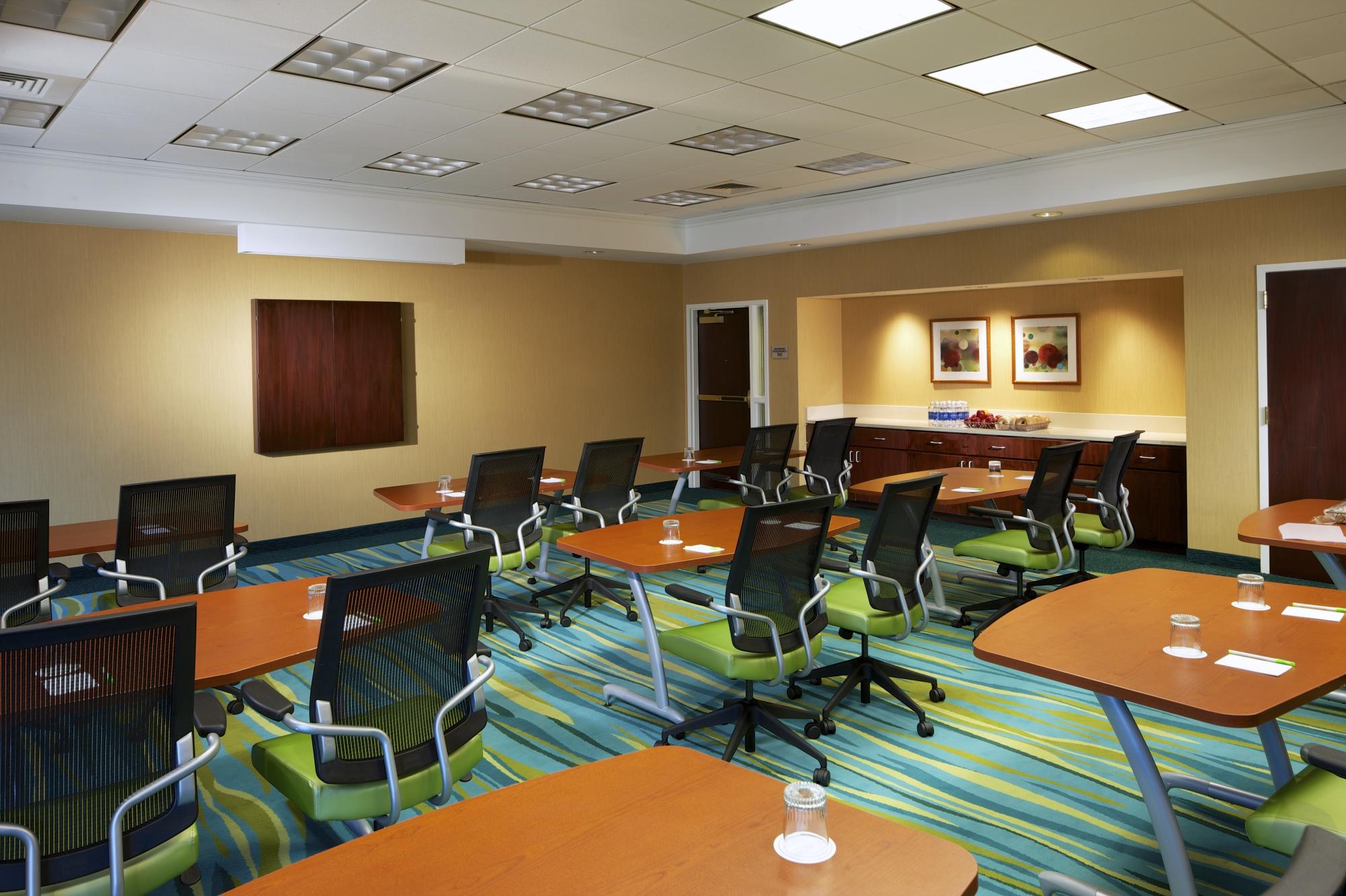 Hotel photo 12 of SpringHill Suites Newark Liberty International Airport.