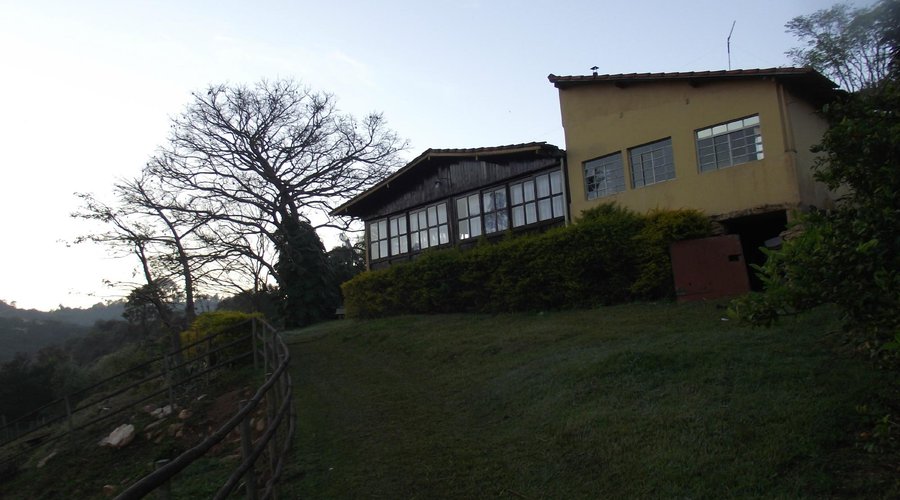restaurante no alto da montanha com visão privilegiada