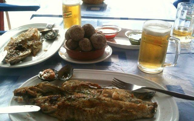 Abadejo con papas arrugadas y mojo