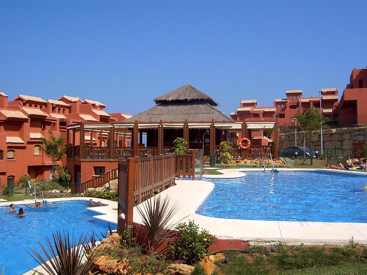 Apartamentos Albayt Resort &amp; Spa, hotel in Estepona