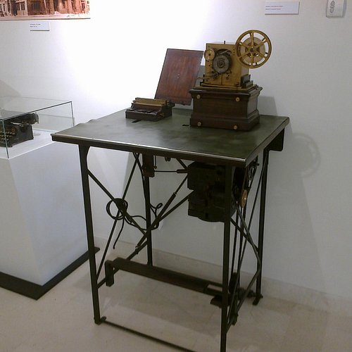 Foto de Museum of Science & Technology, Belgrado: Sala principale,  prototipo TV Tesla - Tripadvisor