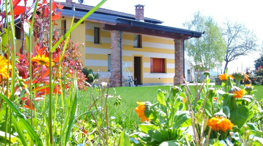 Agriturismo dal giardino