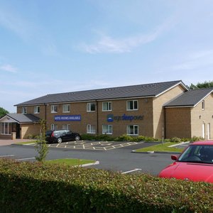 Eyesleepover - 24 bedroom motel with ample private parking