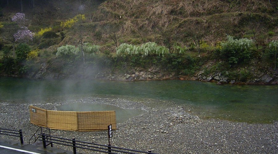 Outdoor onsen on rainy day