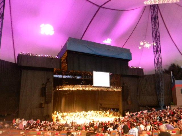 shoreline amphitheatre lawn chairs