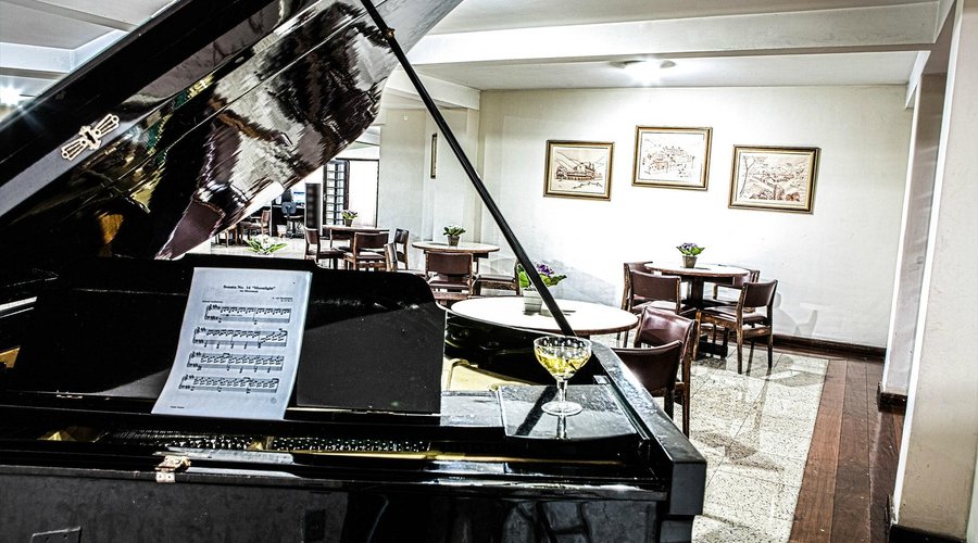 Piano Bar