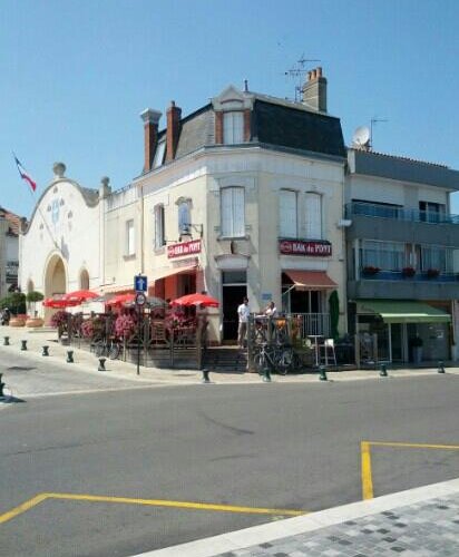 Teen girls Les Sables-dOlonne