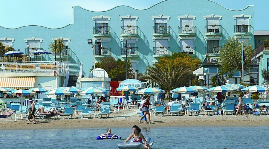 hotel visto dal mare