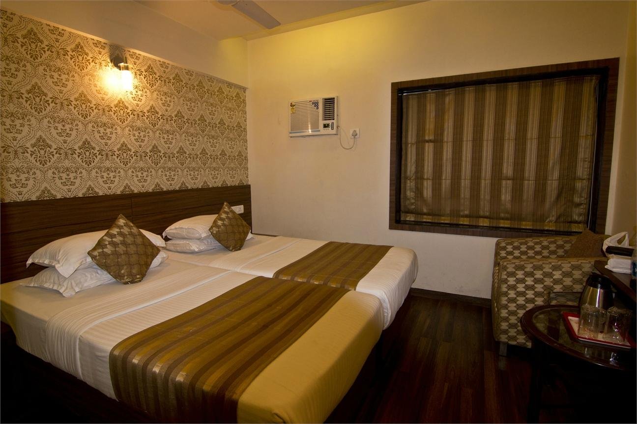 Rajhans Hotel by null