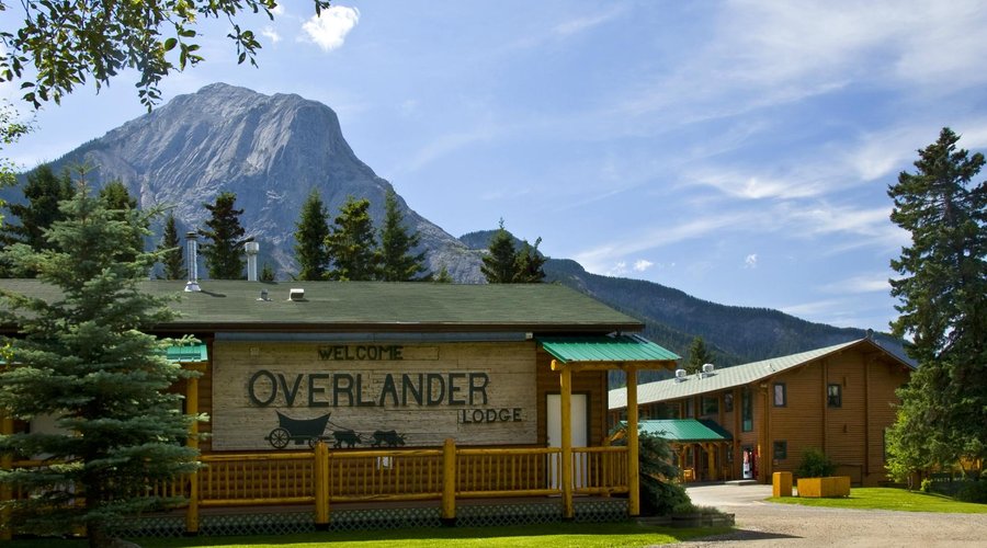 Welcome to the Overlander Mountain Lodge